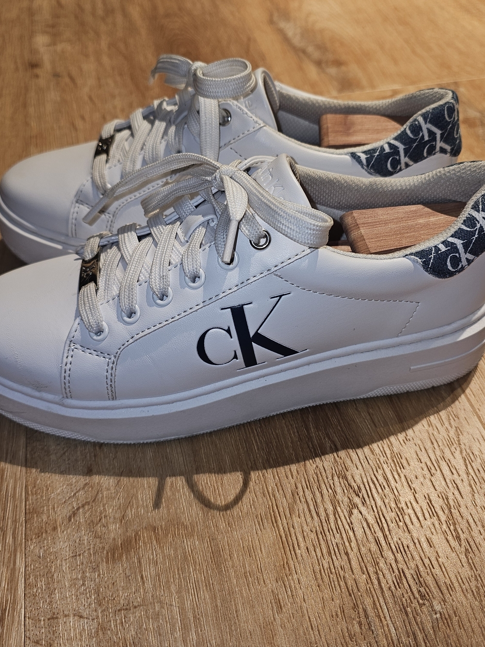 Calvin Klein Womens White Lace-Up Round Toe Sneaker Shoes Size 7.5 M - Picture 3 of 7